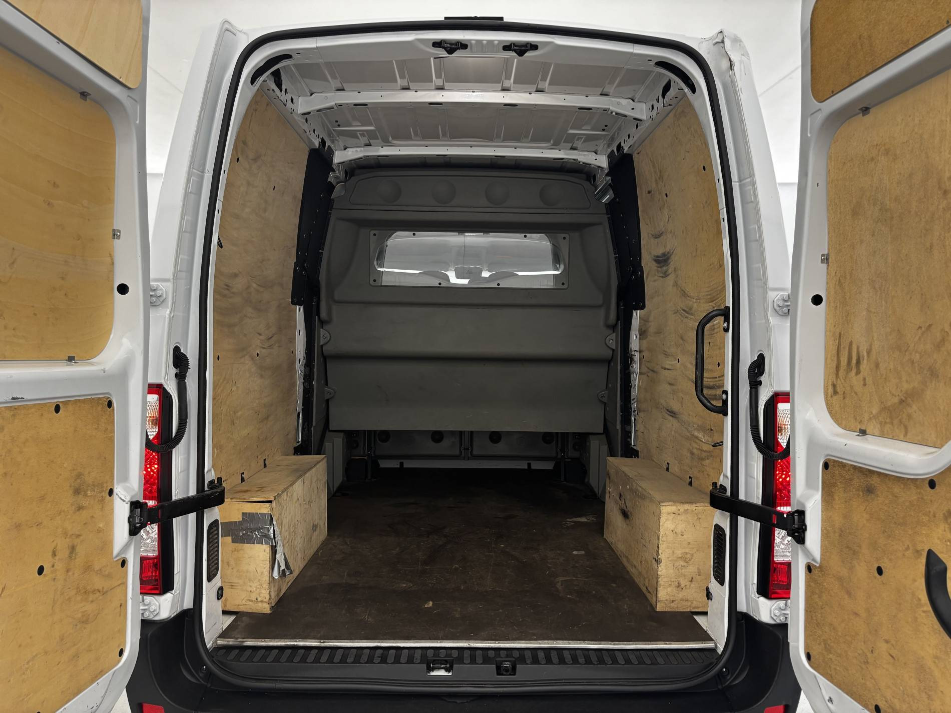 Vente en ligne Renault Master Fourgon MASTER CA TRAC F3500 L2H2 BLUE DCI 150 au prix de 30 990 €