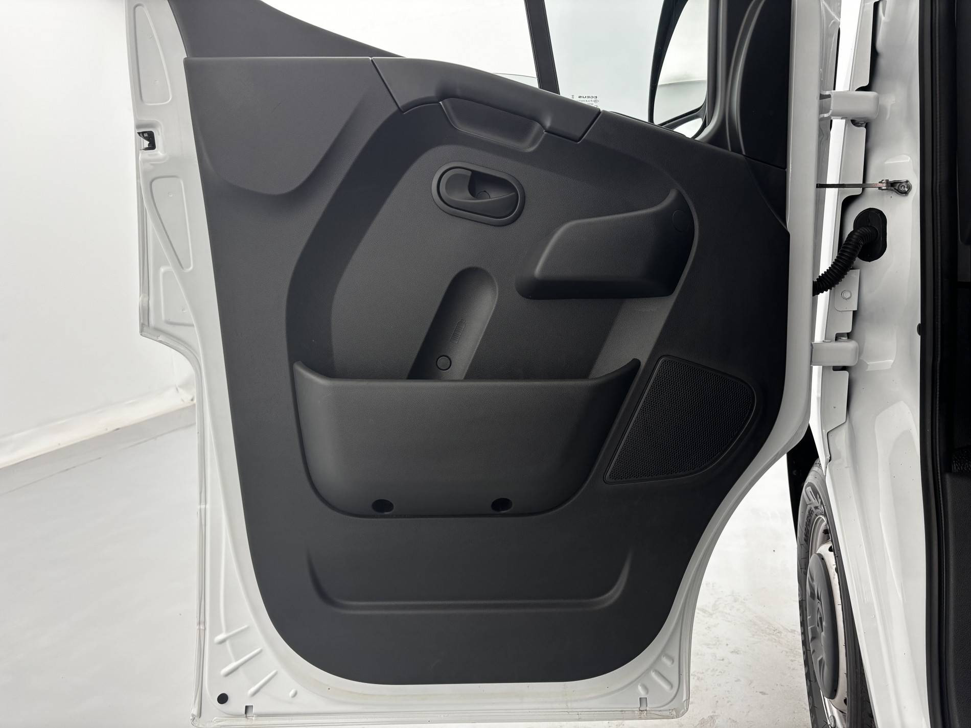 Vente en ligne Renault Master Fourgon MASTER CA TRAC F3500 L2H2 BLUE DCI 150 au prix de 30 990 €