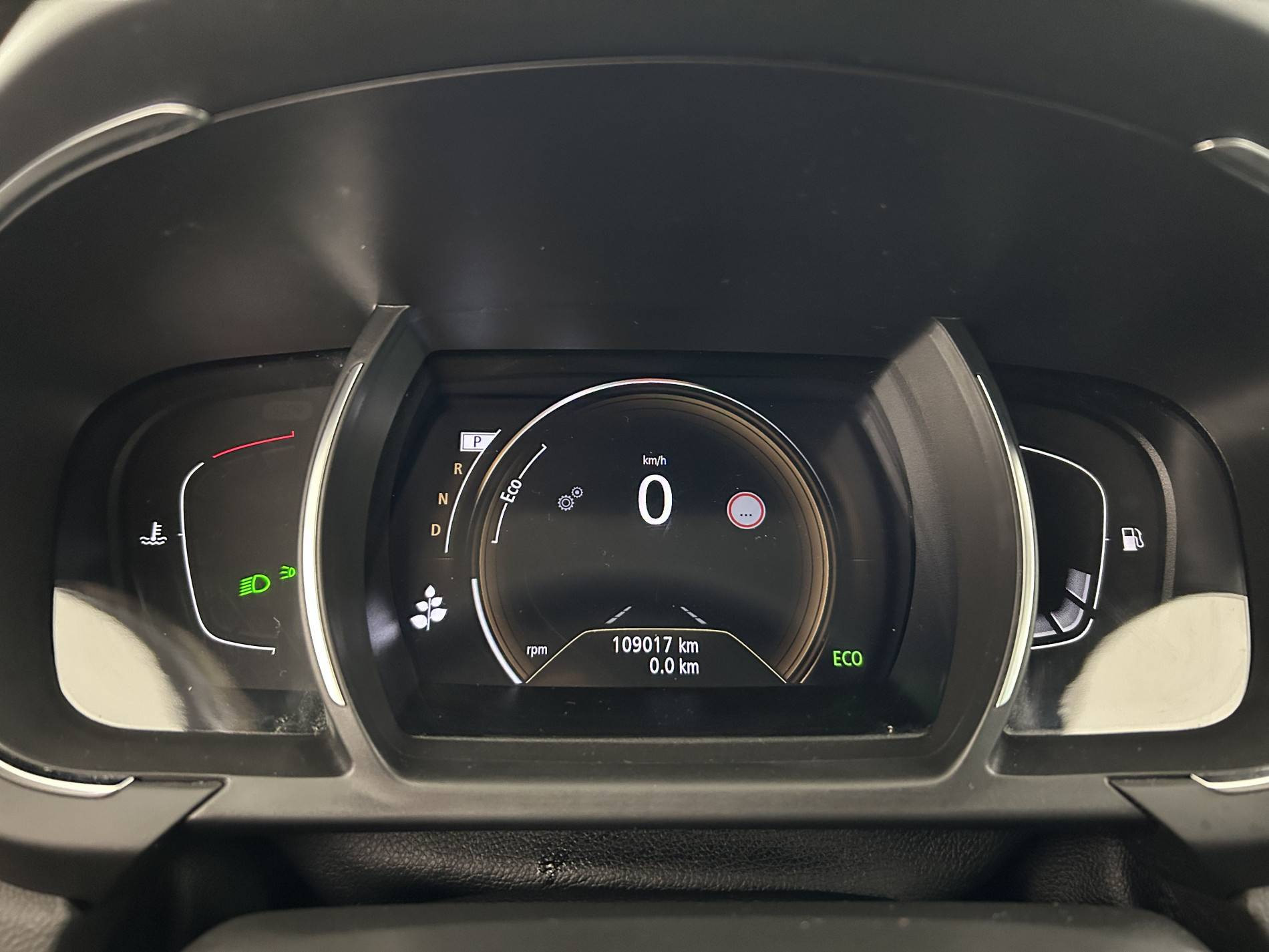 Vente en ligne Renault Grand Scenic 4 Grand Scenic Blue dCi 120 EDC au prix de 16 680 €