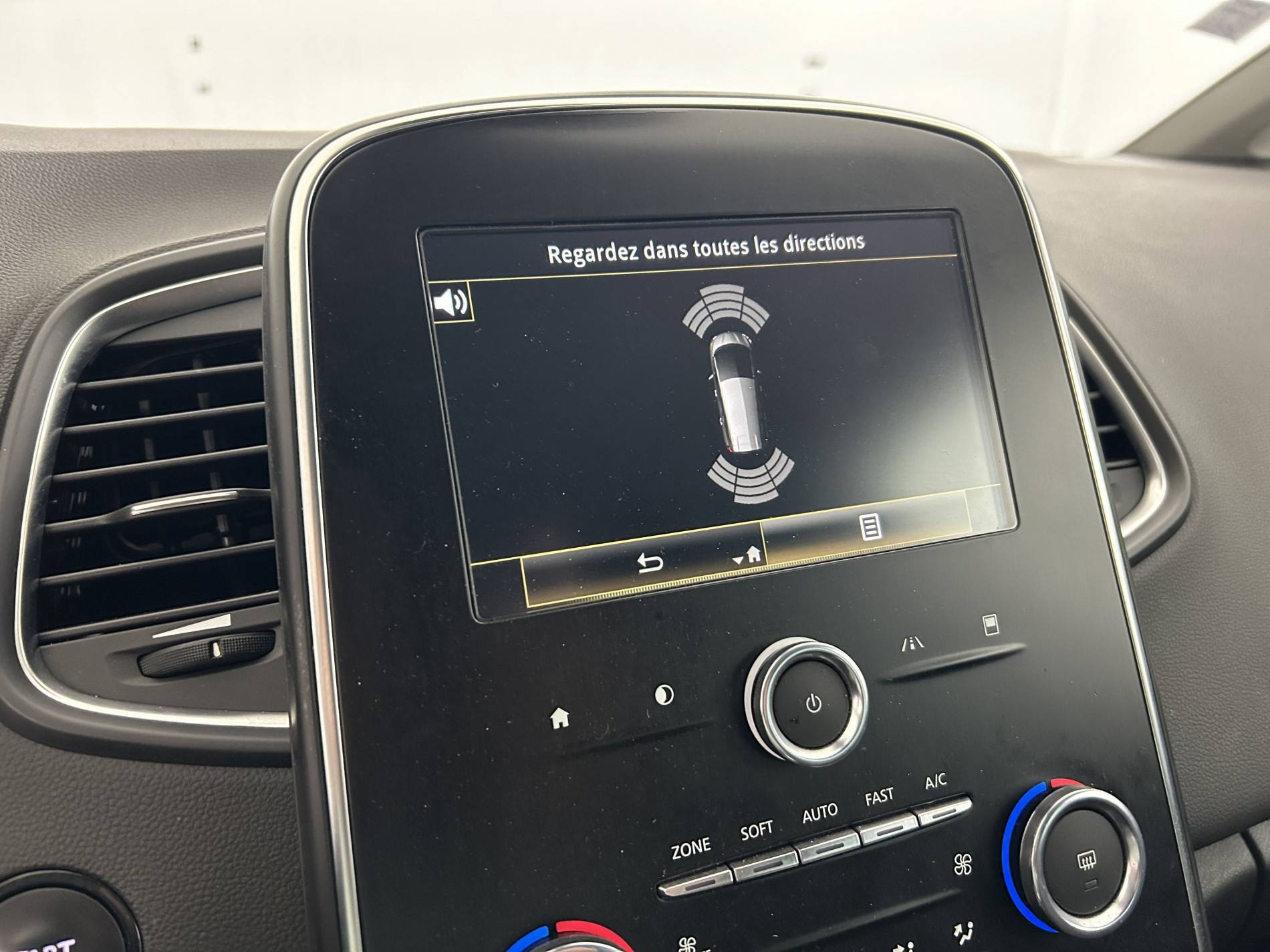 Vente en ligne Renault Grand Scenic 4 Grand Scenic Blue dCi 120 EDC au prix de 16 680 €