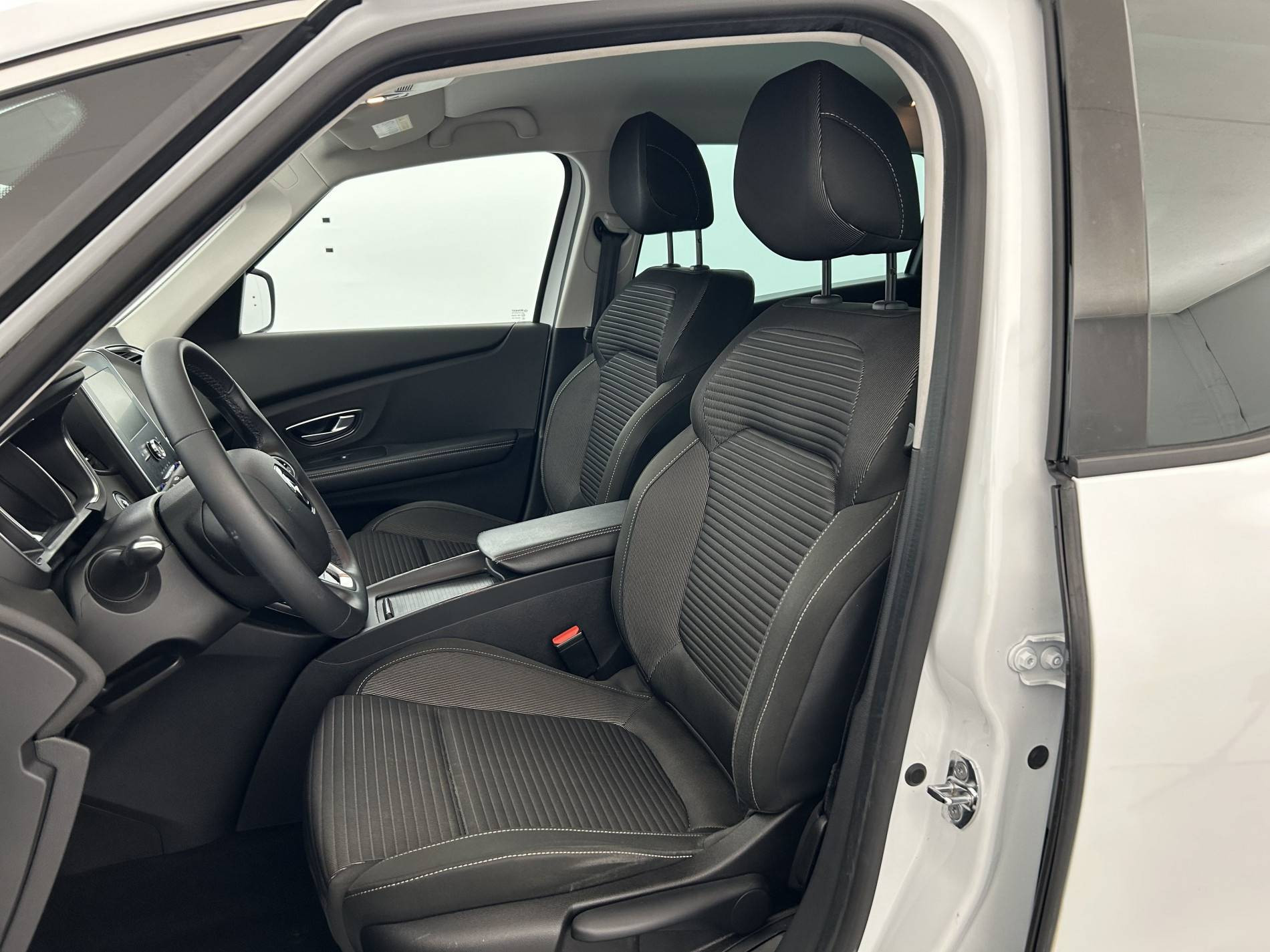 Vente en ligne Renault Grand Scenic 4 Grand Scenic Blue dCi 120 EDC au prix de 16 680 €