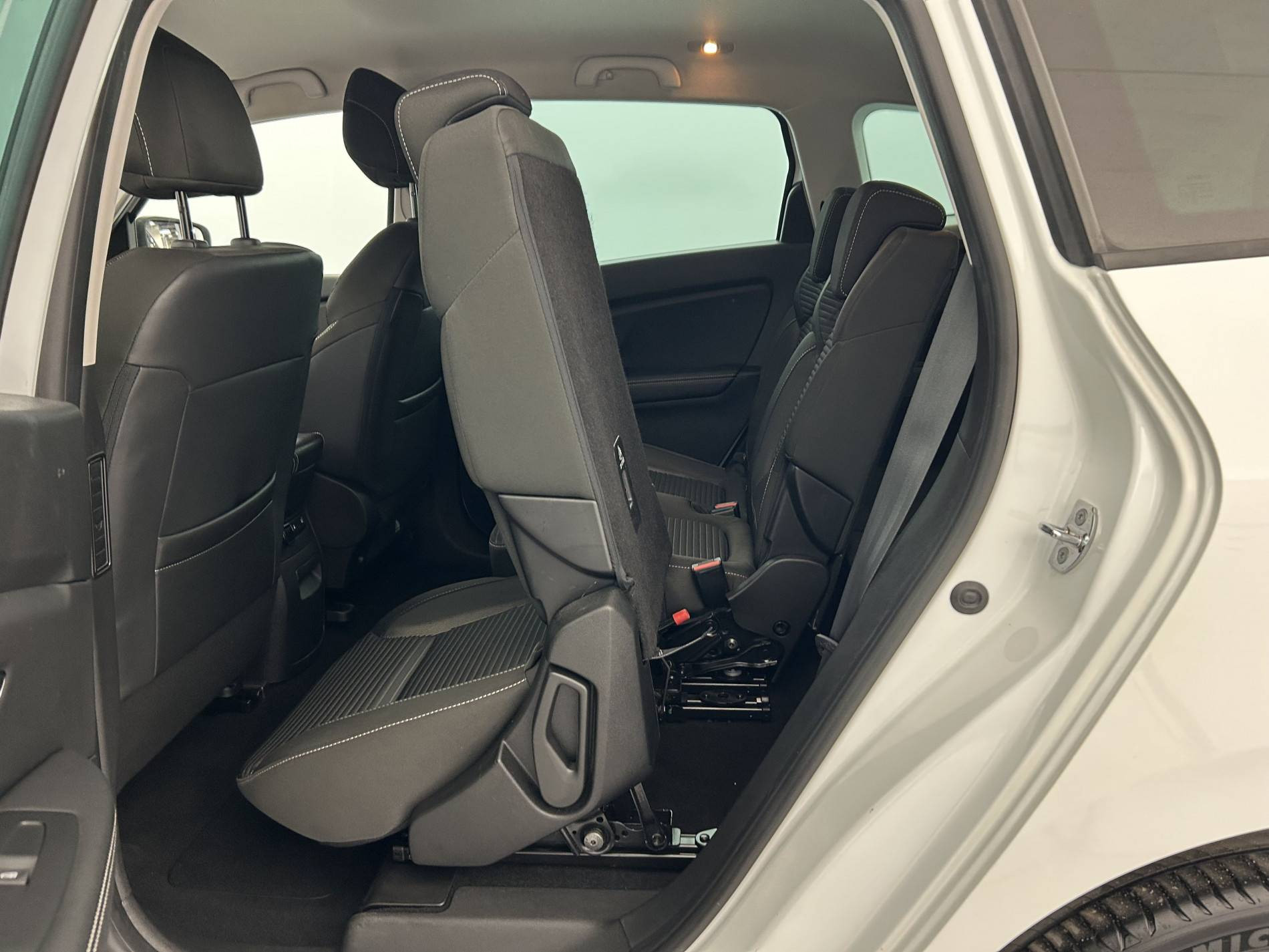 Vente en ligne Renault Grand Scenic 4 Grand Scenic Blue dCi 120 EDC au prix de 16 680 €