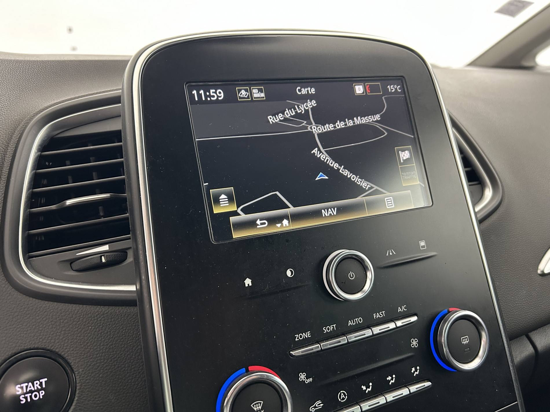 Vente en ligne Renault Grand Scenic 4 Grand Scenic Blue dCi 120 EDC au prix de 16 680 €