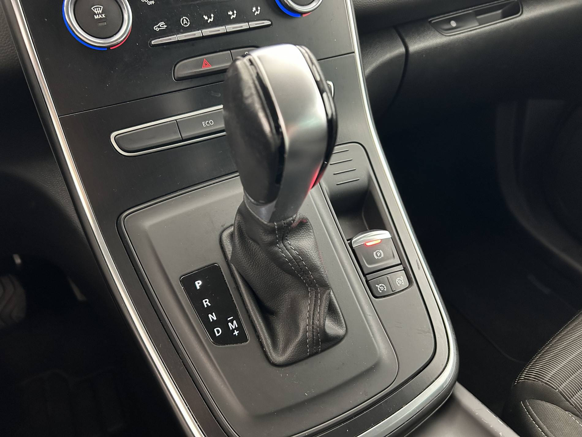 Vente en ligne Renault Grand Scenic 4 Grand Scenic Blue dCi 120 EDC au prix de 16 680 €