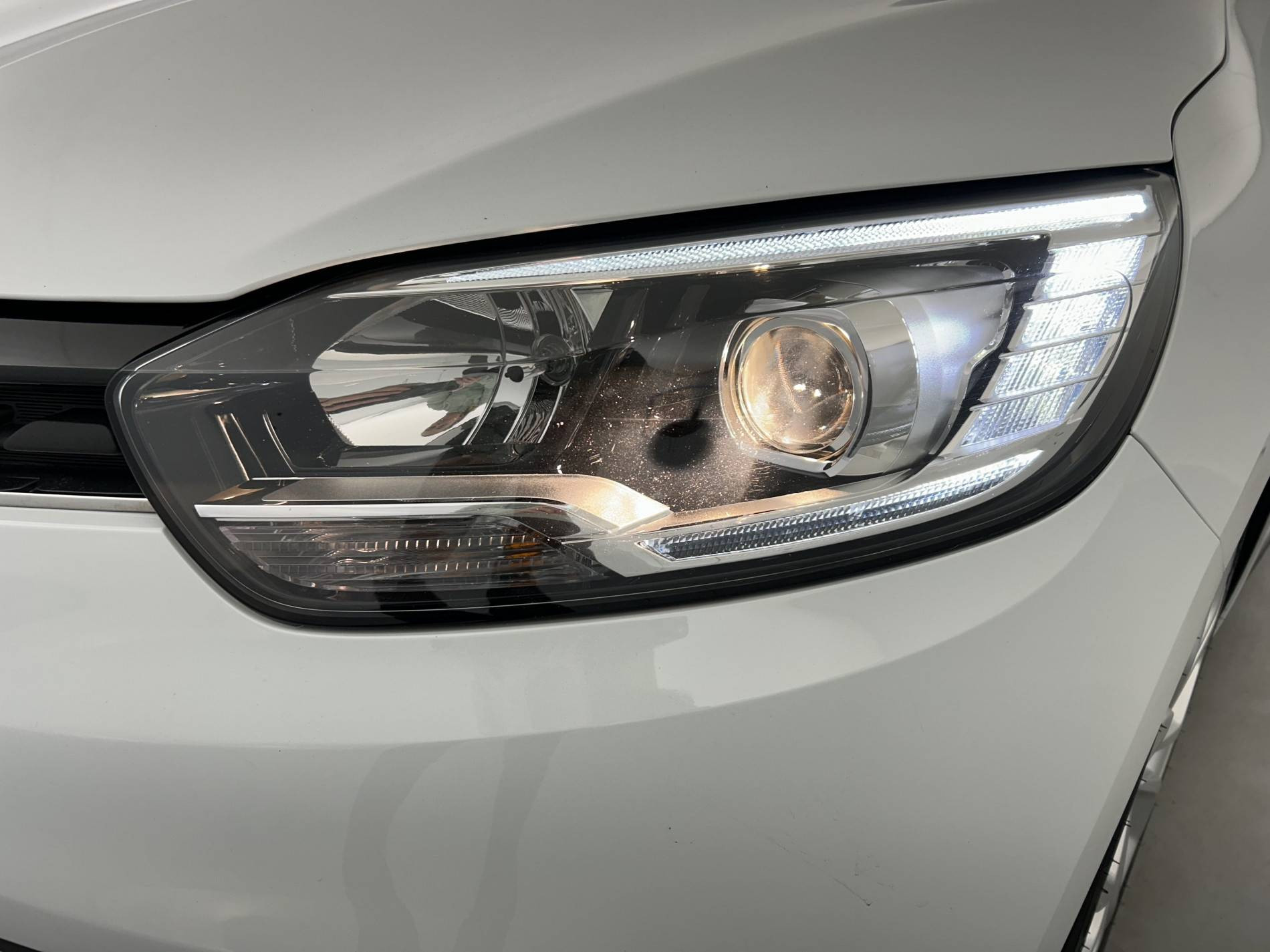 Vente en ligne Renault Grand Scenic 4 Grand Scenic Blue dCi 120 EDC au prix de 16 680 €