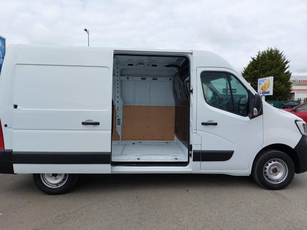 Vente en ligne Renault Master Fourgon MASTER FGN TRAC F3300 L2H2 BLUE DCI 110 au prix de 28 490 €