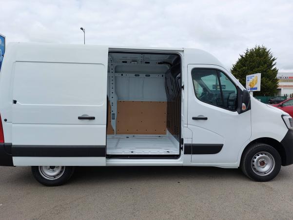 Vente en ligne Renault Master 3 Fourgon MASTER FGN TRAC F3300 L2H2 BLUE DCI 110 au prix de 32 990 €