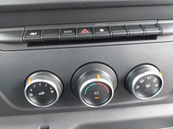 Vente en ligne Renault Master Fourgon MASTER FGN TRAC F3300 L2H2 BLUE DCI 110 au prix de 28 490 €