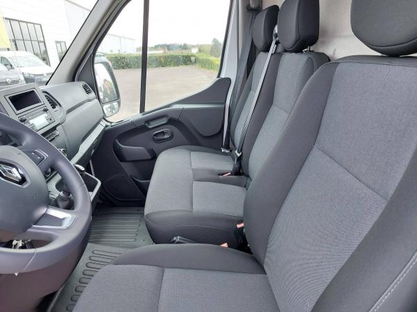 Vente en ligne Renault Master Fourgon MASTER FGN TRAC F3300 L2H2 BLUE DCI 110 au prix de 28 490 €