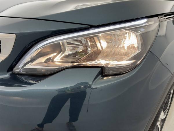 Vente en ligne Peugeot 5008  PureTech 130ch S&S BVM6 au prix de 14 990 €