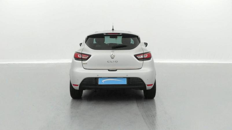 Vente en ligne Renault Clio 4 Clio TCe 90 E6C au prix de 12 990 €