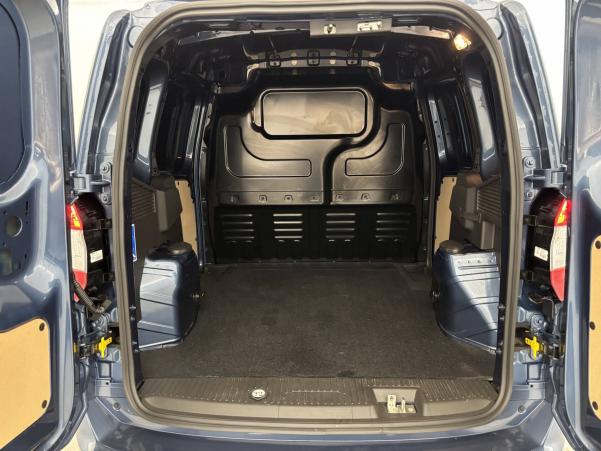 Vente en ligne Ford Transit Courier TRANSIT COURIER FGN 1.5 TDCI 100 BV6 au prix de 15 990 €