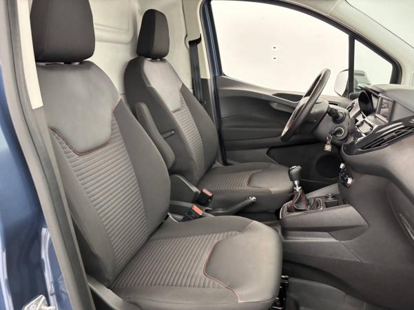 Vente en ligne Ford Transit Courier TRANSIT COURIER FGN 1.5 TDCI 100 BV6 au prix de 15 990 €