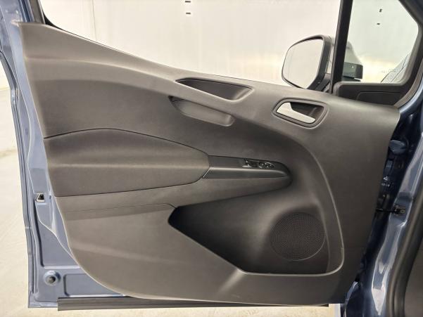 Vente en ligne Ford Transit Courier TRANSIT COURIER FGN 1.5 TDCI 100 BV6 au prix de 15 990 €