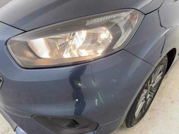 Vente en ligne Ford Transit Courier TRANSIT COURIER FGN 1.5 TDCI 100 BV6 au prix de 15 990 €