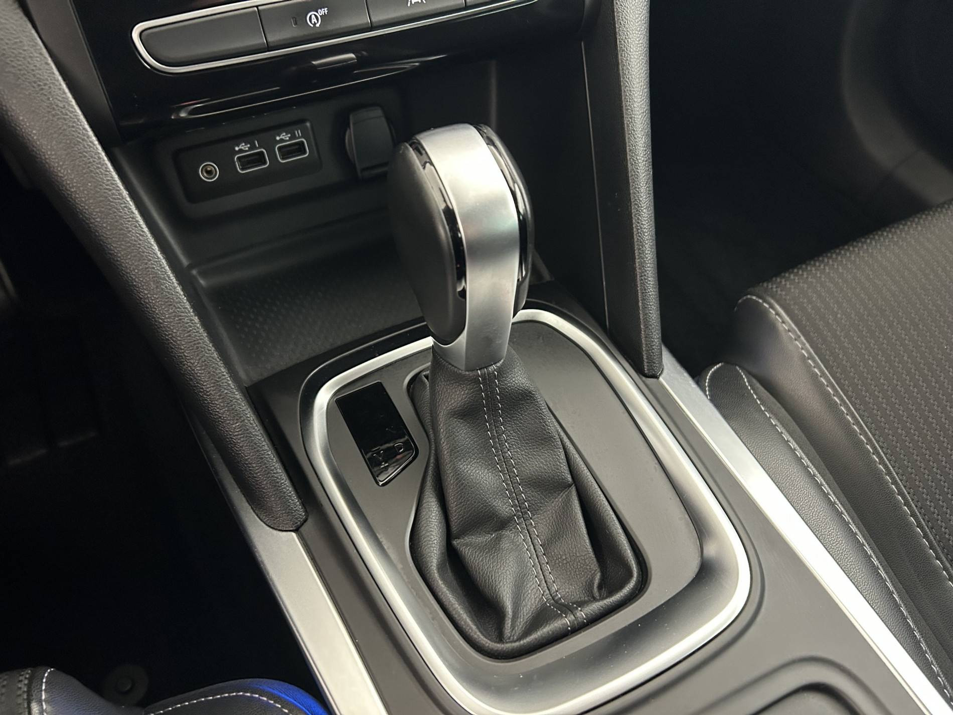 Vente en ligne Renault Megane 4 Estate  Blue dCi 115 EDC au prix de 21 300 €