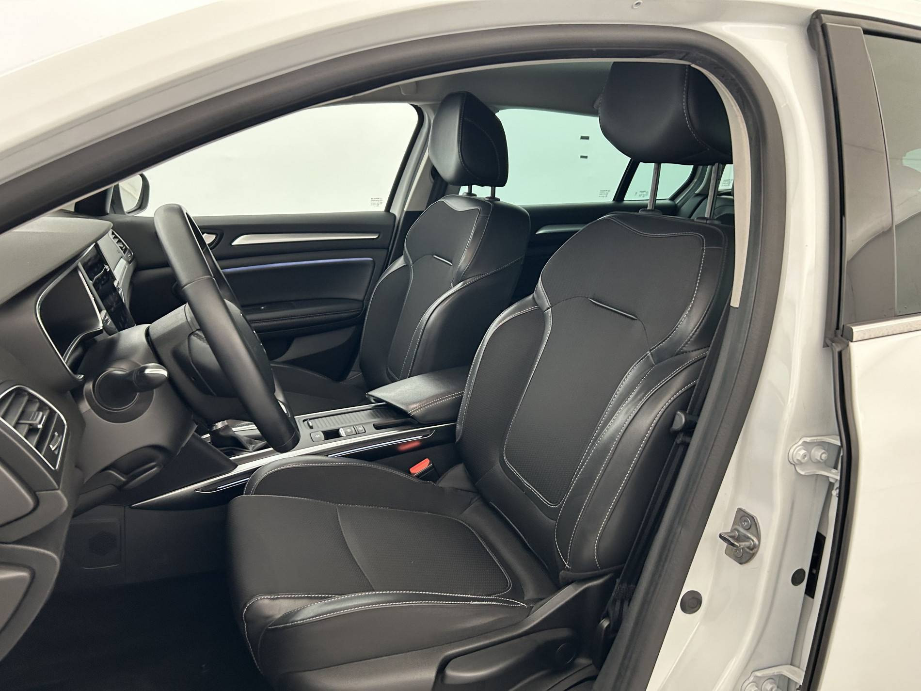 Vente en ligne Renault Megane 4 Estate  Blue dCi 115 EDC au prix de 21 300 €