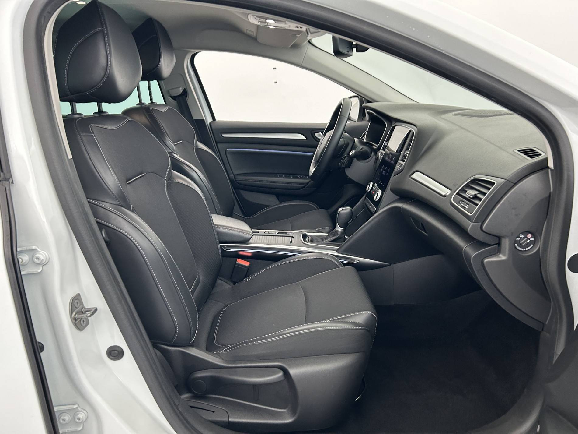 Vente en ligne Renault Megane 4 Estate  Blue dCi 115 EDC au prix de 21 300 €