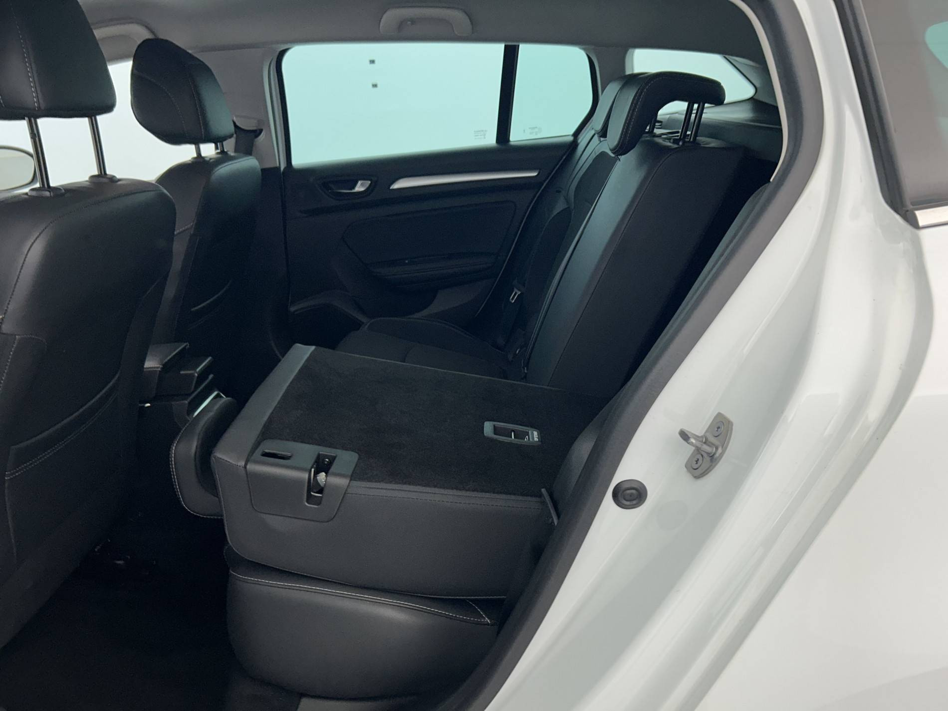 Vente en ligne Renault Megane 4 Estate  Blue dCi 115 EDC au prix de 21 300 €