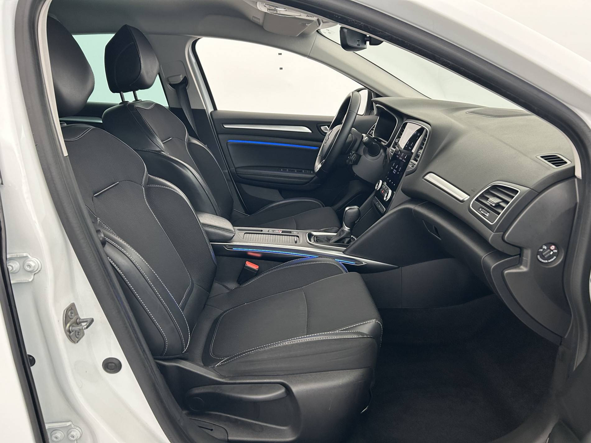 Vente en ligne Renault Megane 4 Estate  Blue dCi 115 EDC au prix de 21 300 €