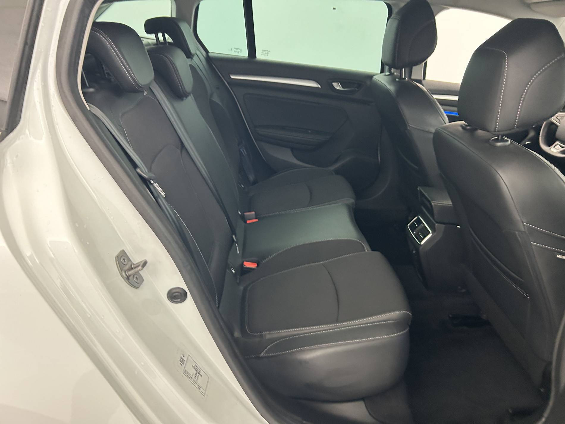 Vente en ligne Renault Megane 4 Estate  Blue dCi 115 EDC au prix de 21 300 €