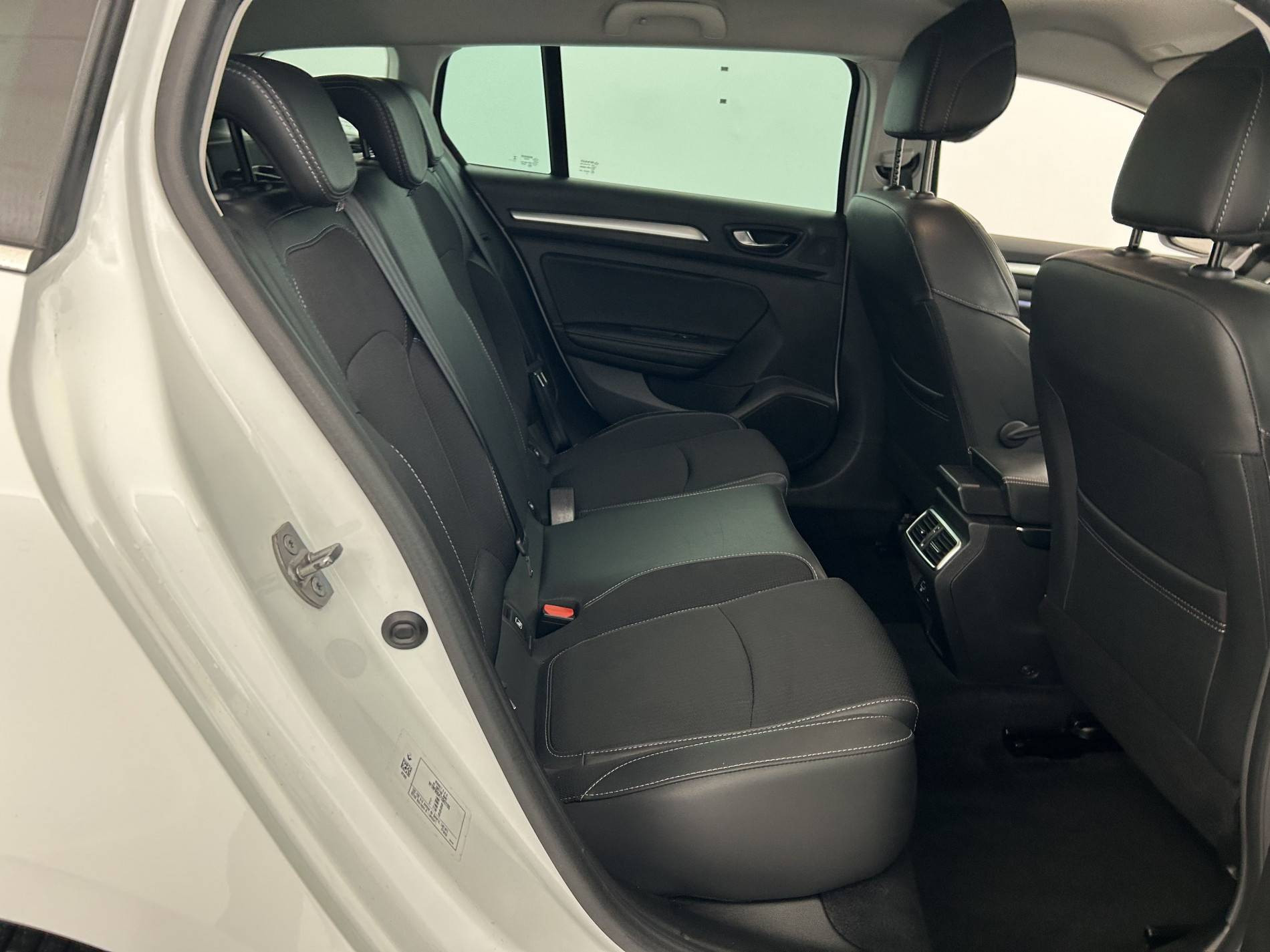 Vente en ligne Renault Megane 4 Estate  Blue dCi 115 EDC au prix de 21 300 €