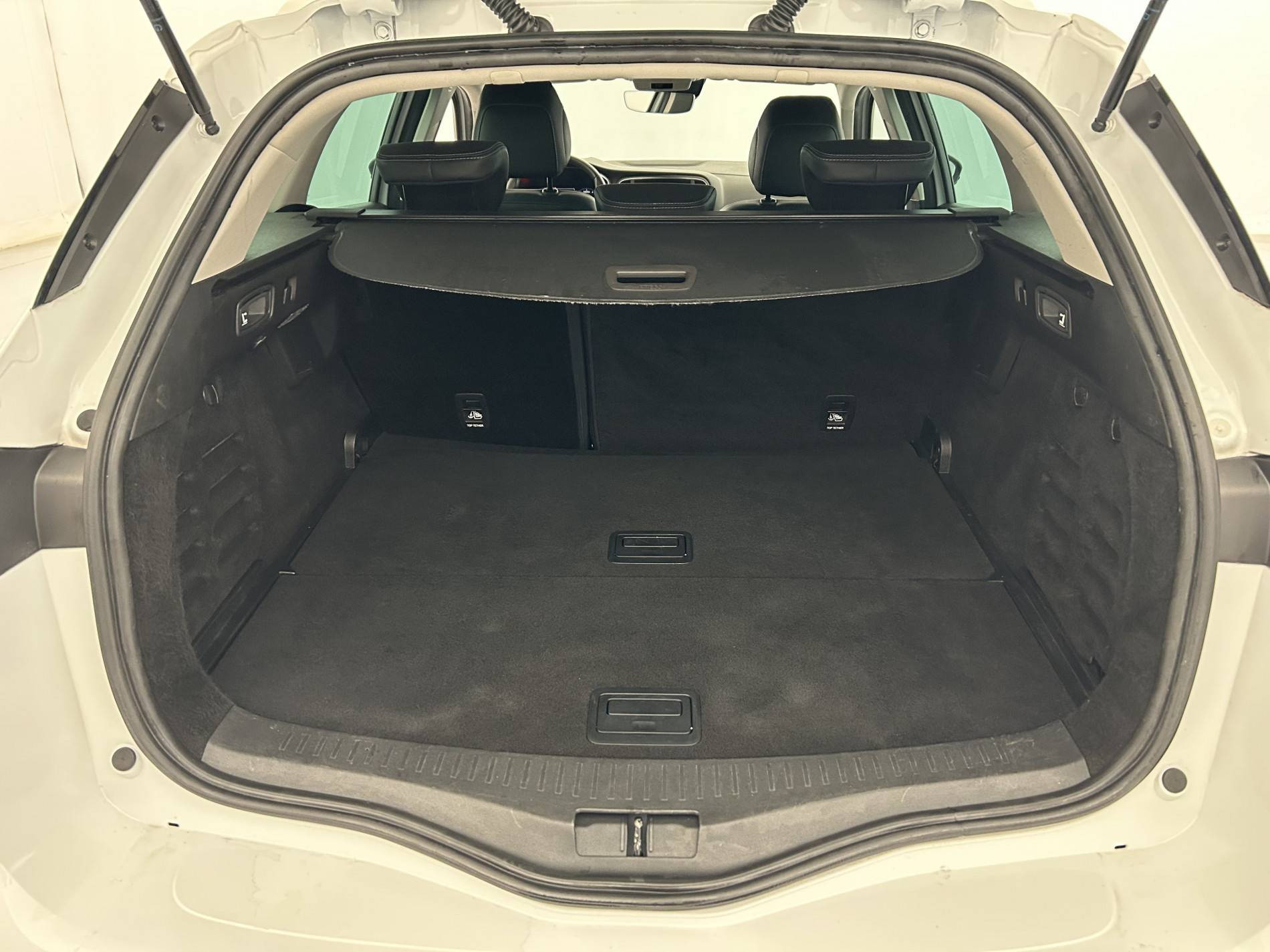 Vente en ligne Renault Megane 4 Estate  Blue dCi 115 EDC au prix de 21 300 €