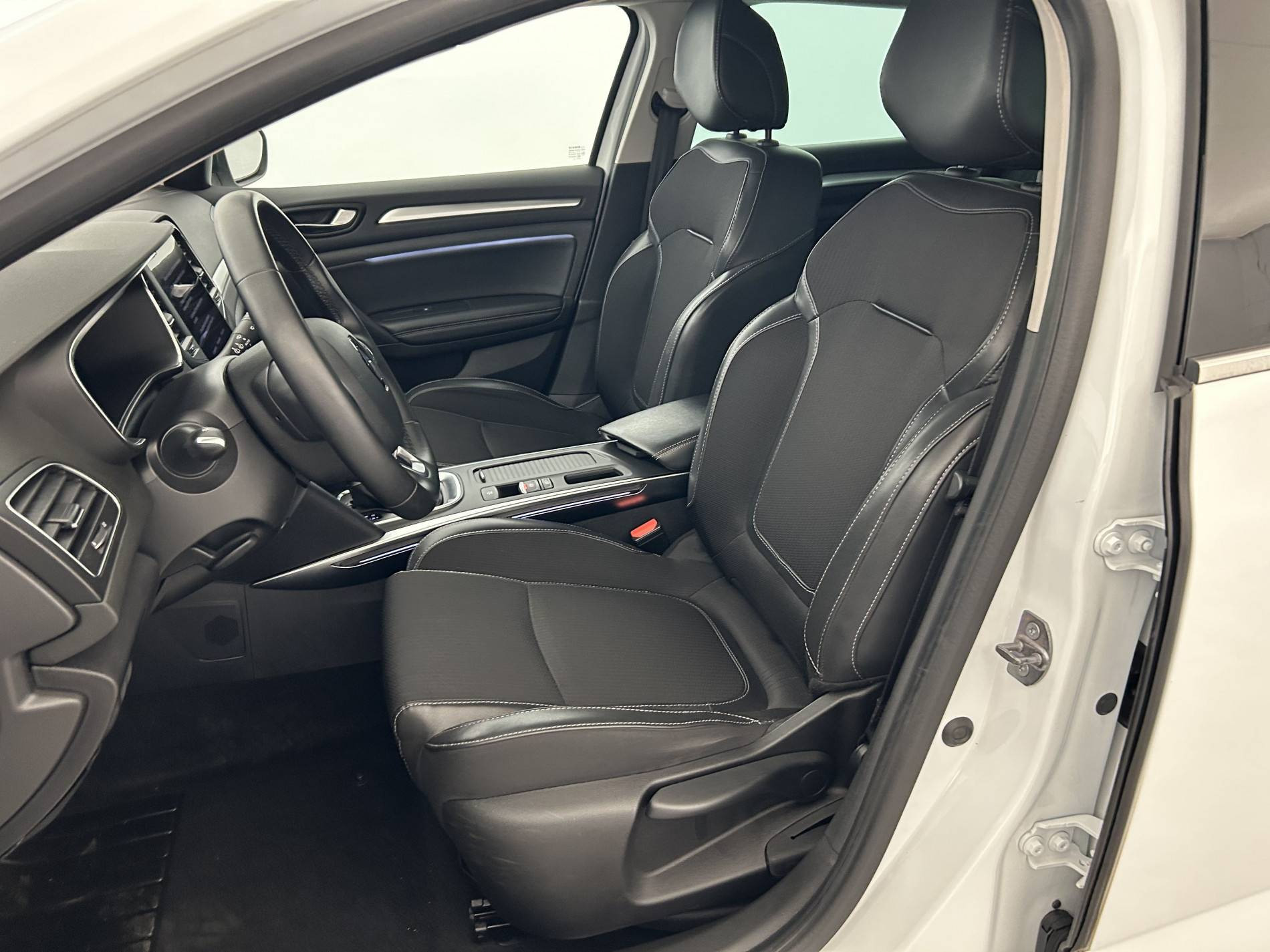 Vente en ligne Renault Megane 4 Estate  Blue dCi 115 EDC au prix de 21 300 €