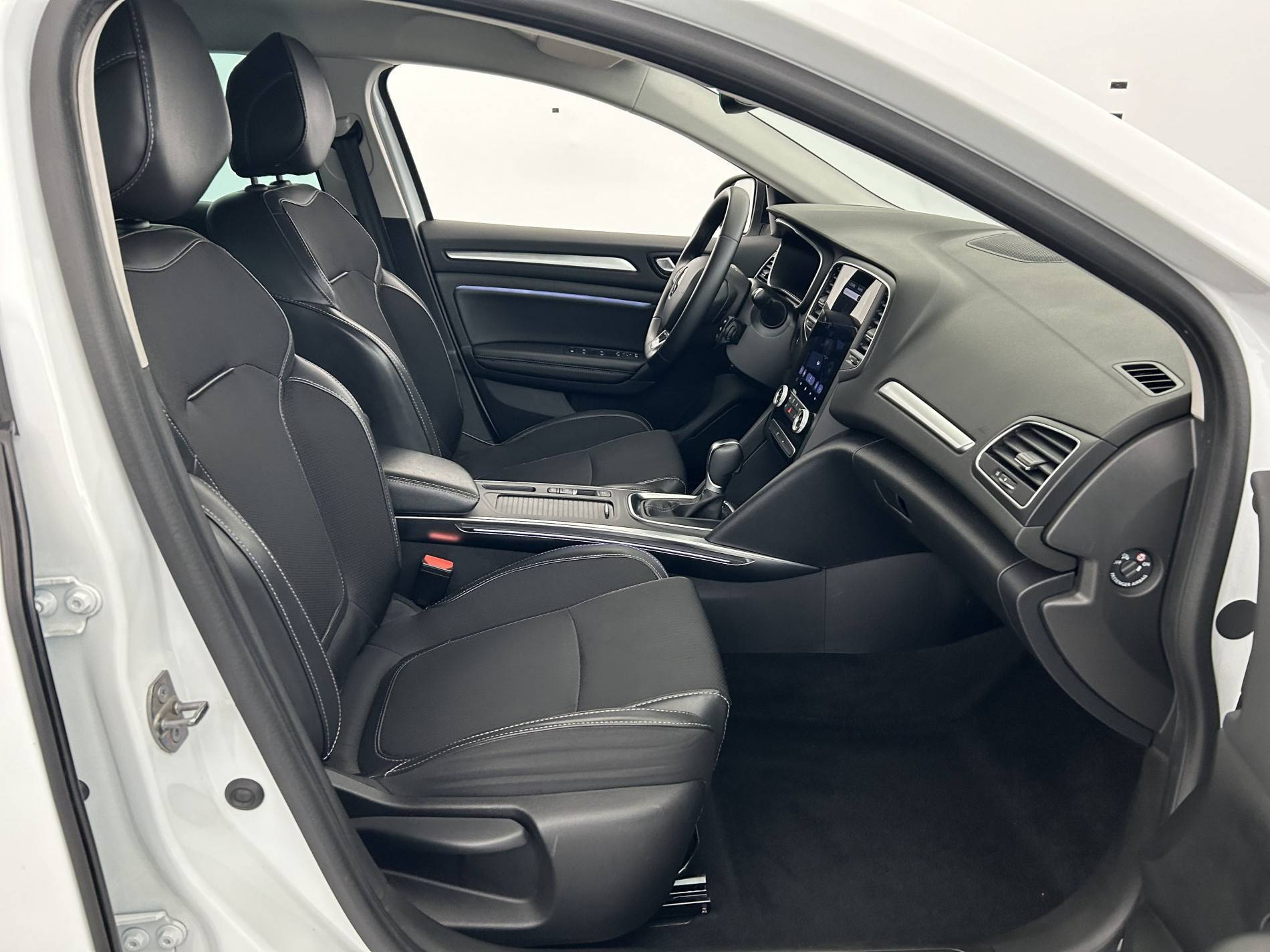 Vente en ligne Renault Megane 4 Estate  Blue dCi 115 EDC au prix de 21 300 €