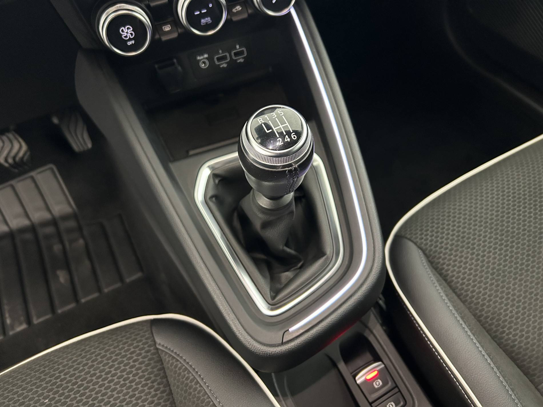 Vente en ligne Renault Clio 5 Clio Blue dCi 115 au prix de 16 880 €