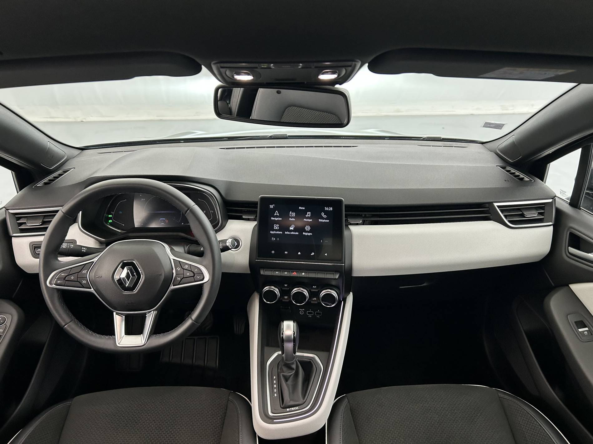 Vente en ligne Renault Clio 5 Clio E-Tech 140 au prix de 16 980 €