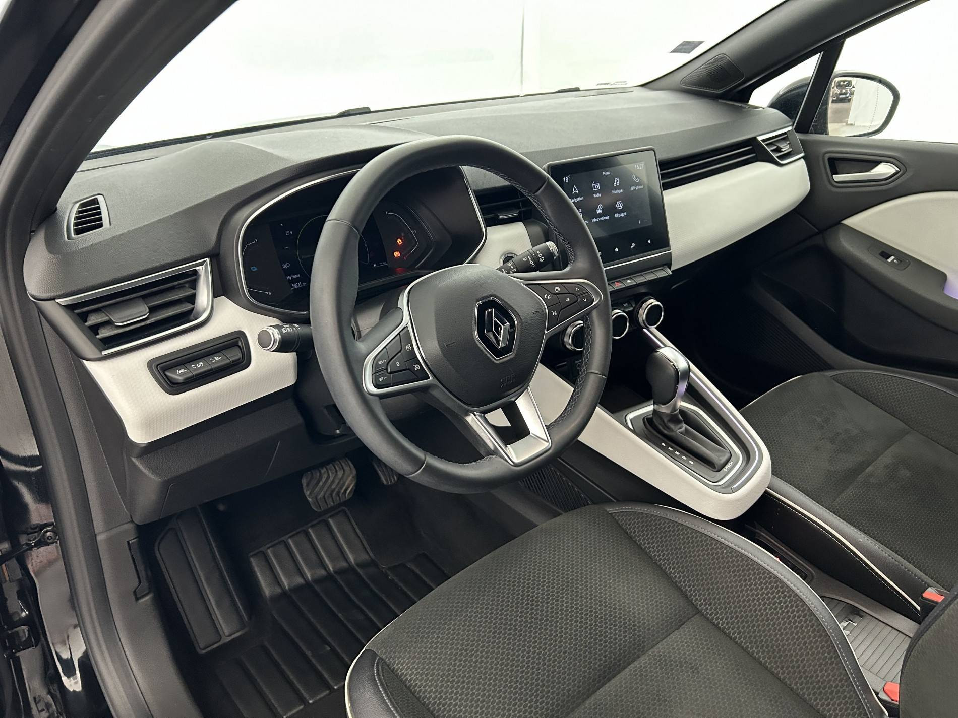 Vente en ligne Renault Clio 5 Clio E-Tech 140 au prix de 16 980 €