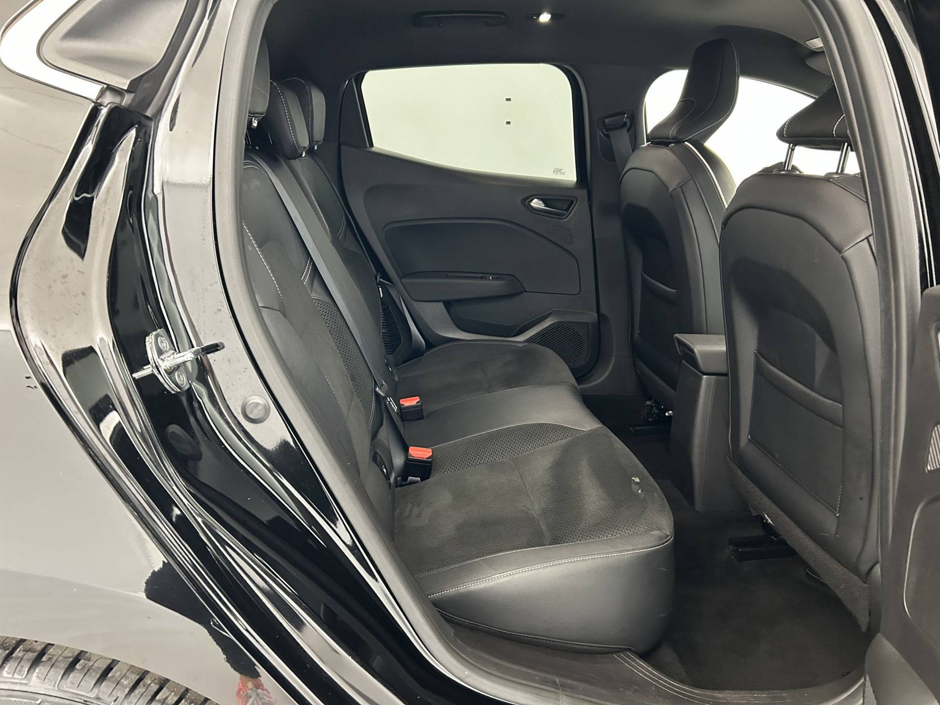 Vente en ligne Renault Clio 5 Clio E-Tech 140 au prix de 16 980 €