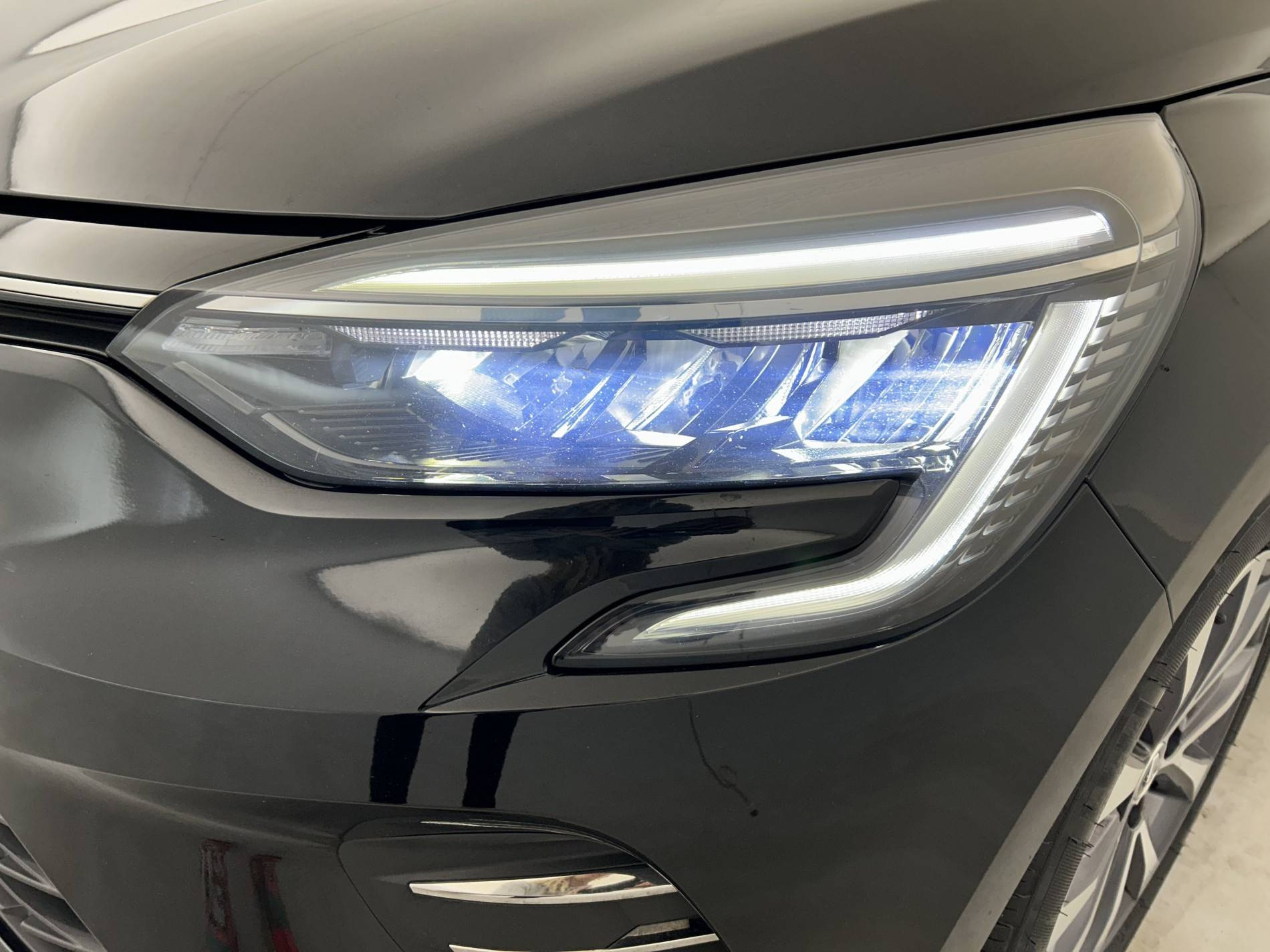 Vente en ligne Renault Clio 5 Clio E-Tech 140 au prix de 16 980 €