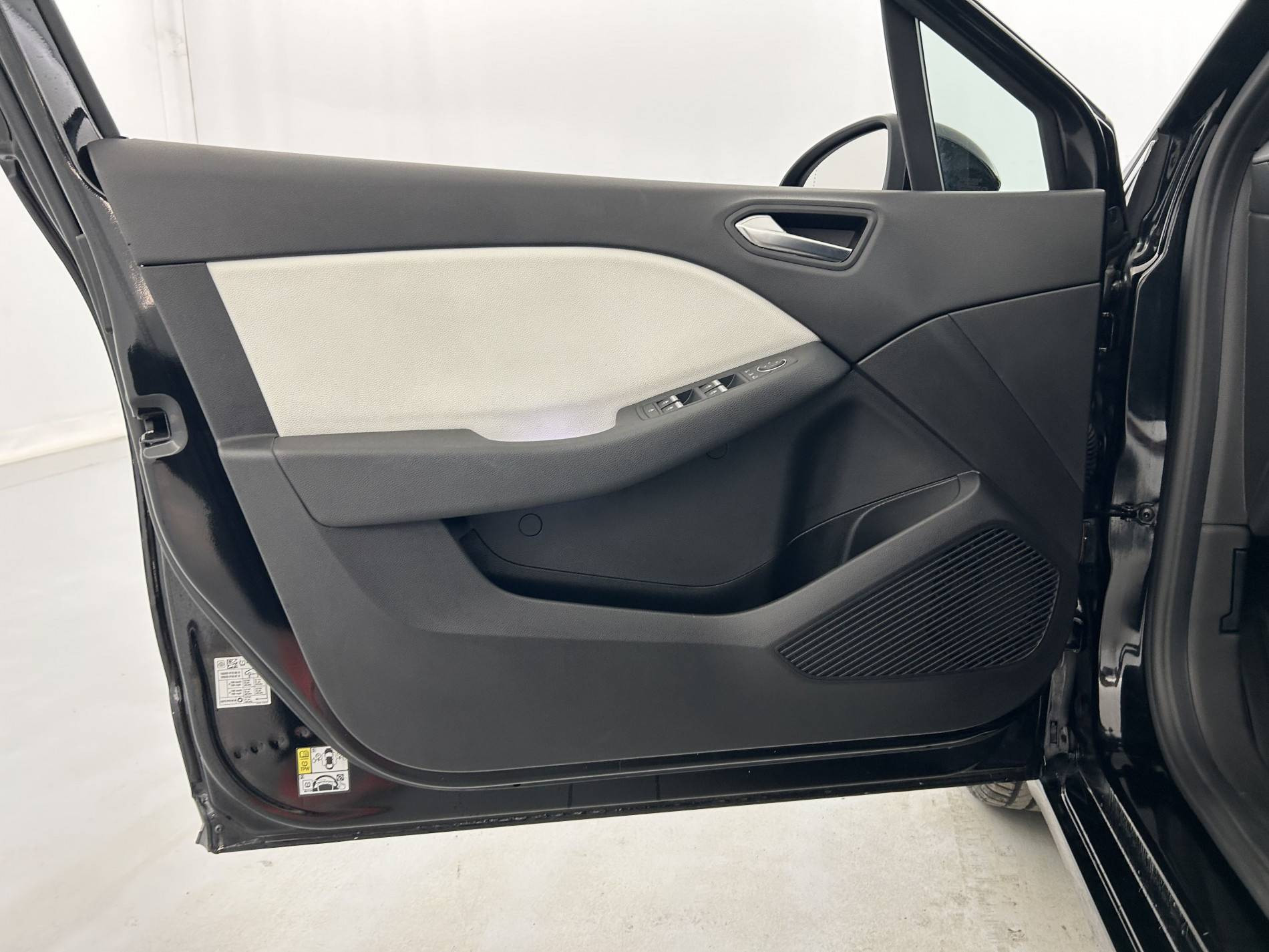 Vente en ligne Renault Clio 5 Clio E-Tech 140 au prix de 16 980 €