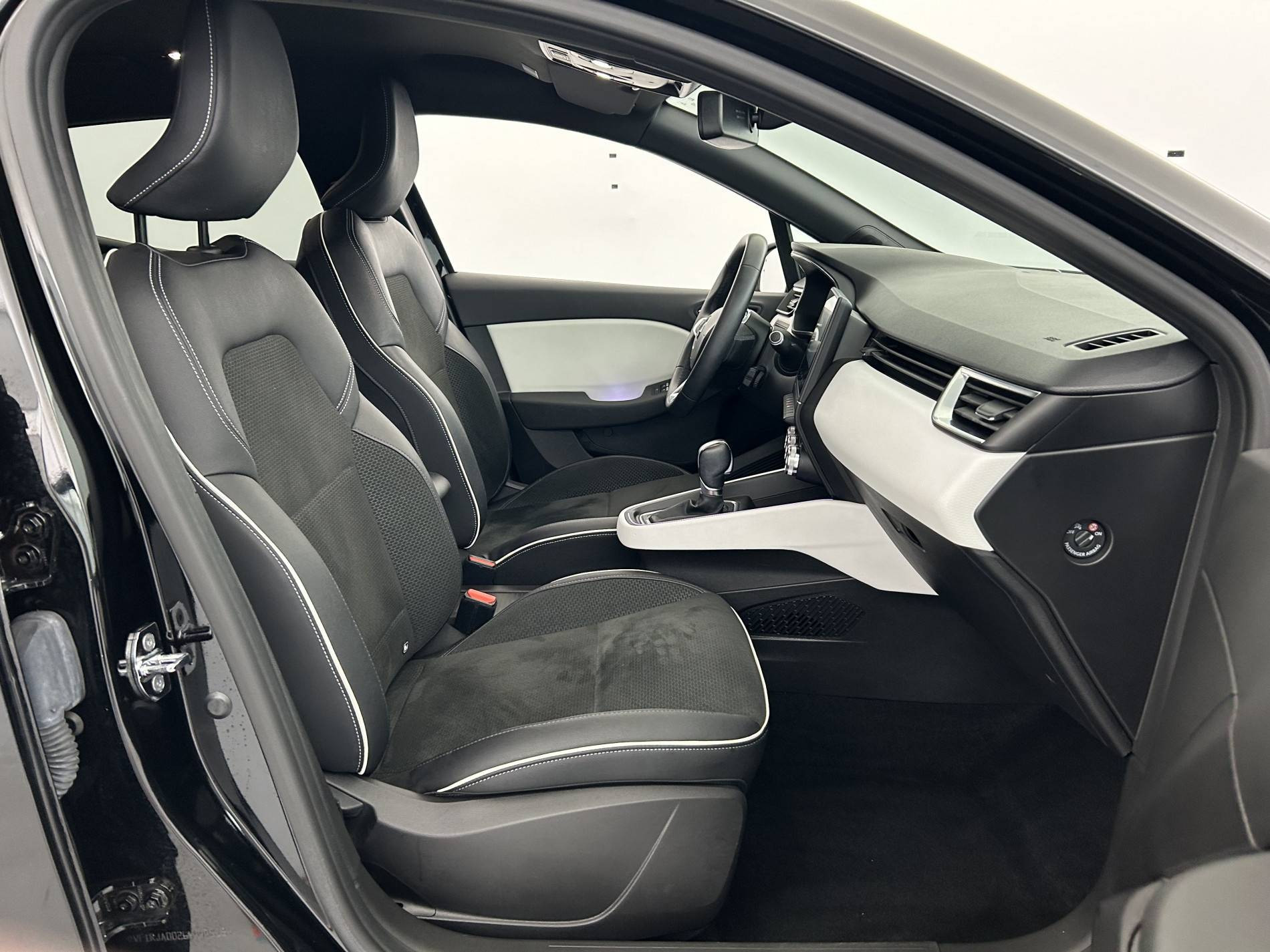 Vente en ligne Renault Clio 5 Clio E-Tech 140 au prix de 16 980 €