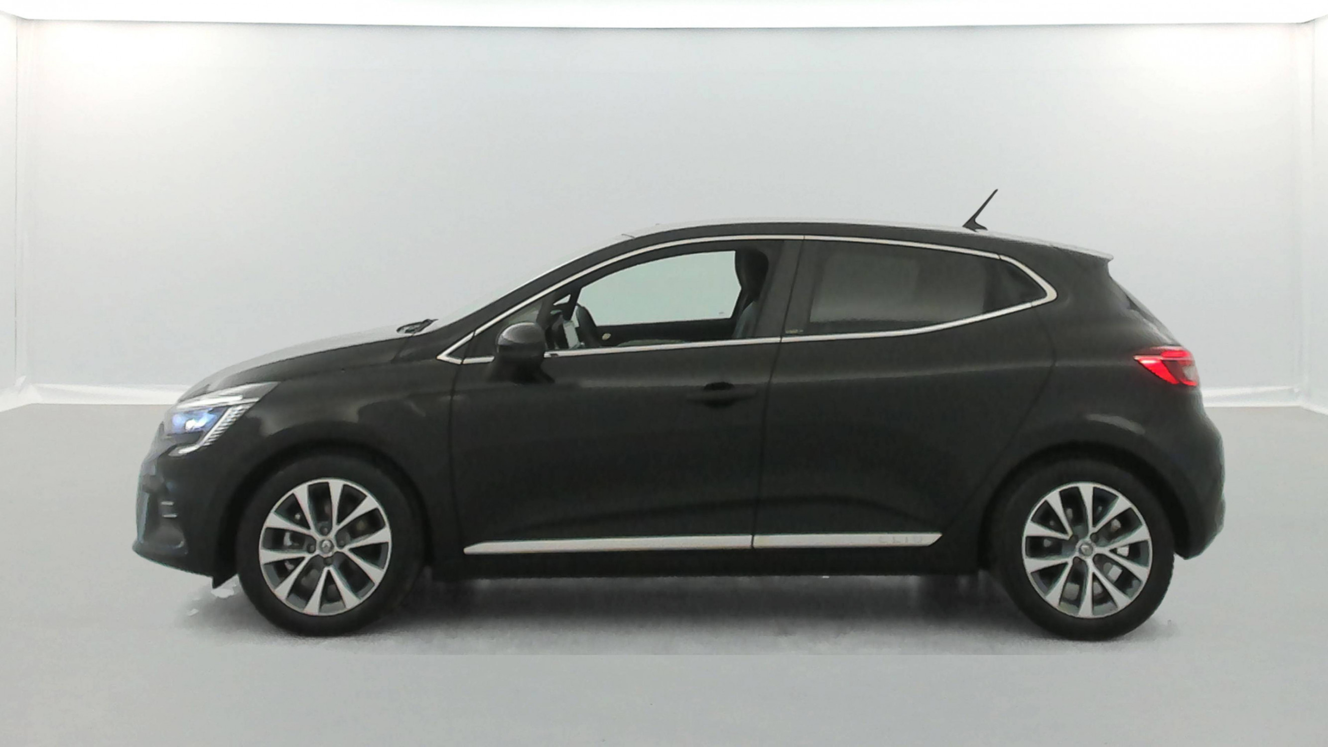 Vente en ligne Renault Clio 5 Clio E-Tech 140 au prix de 16 980 €