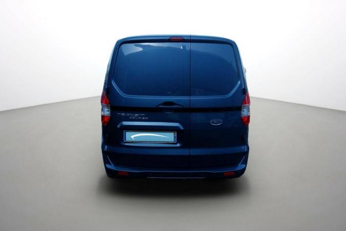 Vente en ligne Ford Transit Courier TRANSIT COURIER FGN 1.5 TDCI 100 BV6 au prix de 15 990 €