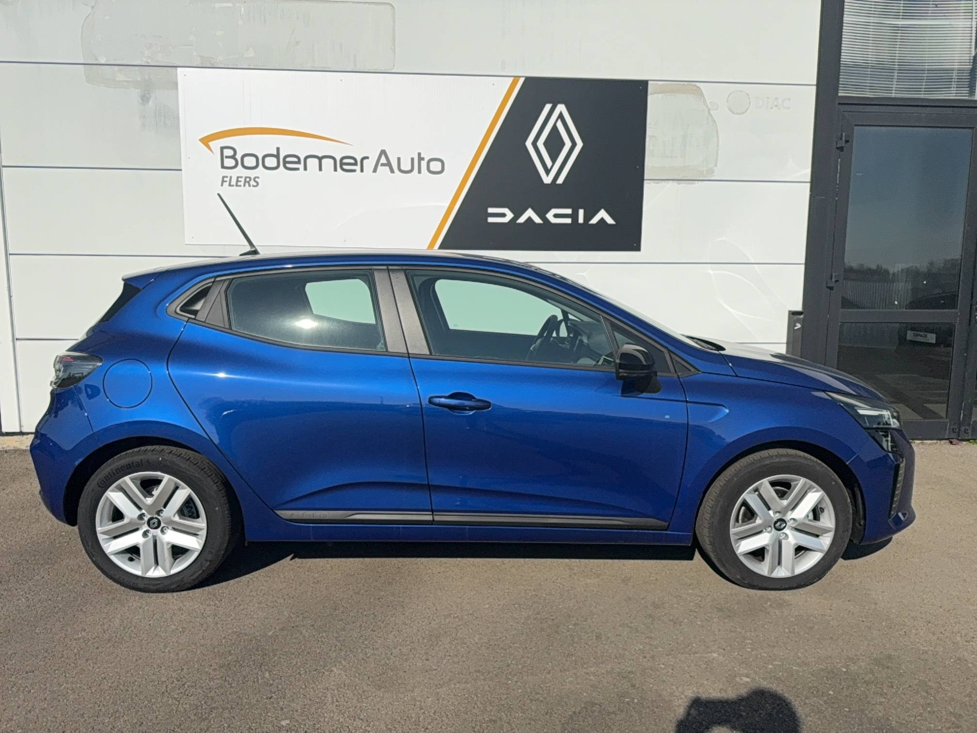 Vente en ligne Renault Clio 5 Clio Blue dCi 100 ch GSR2 au prix de 19 490 €