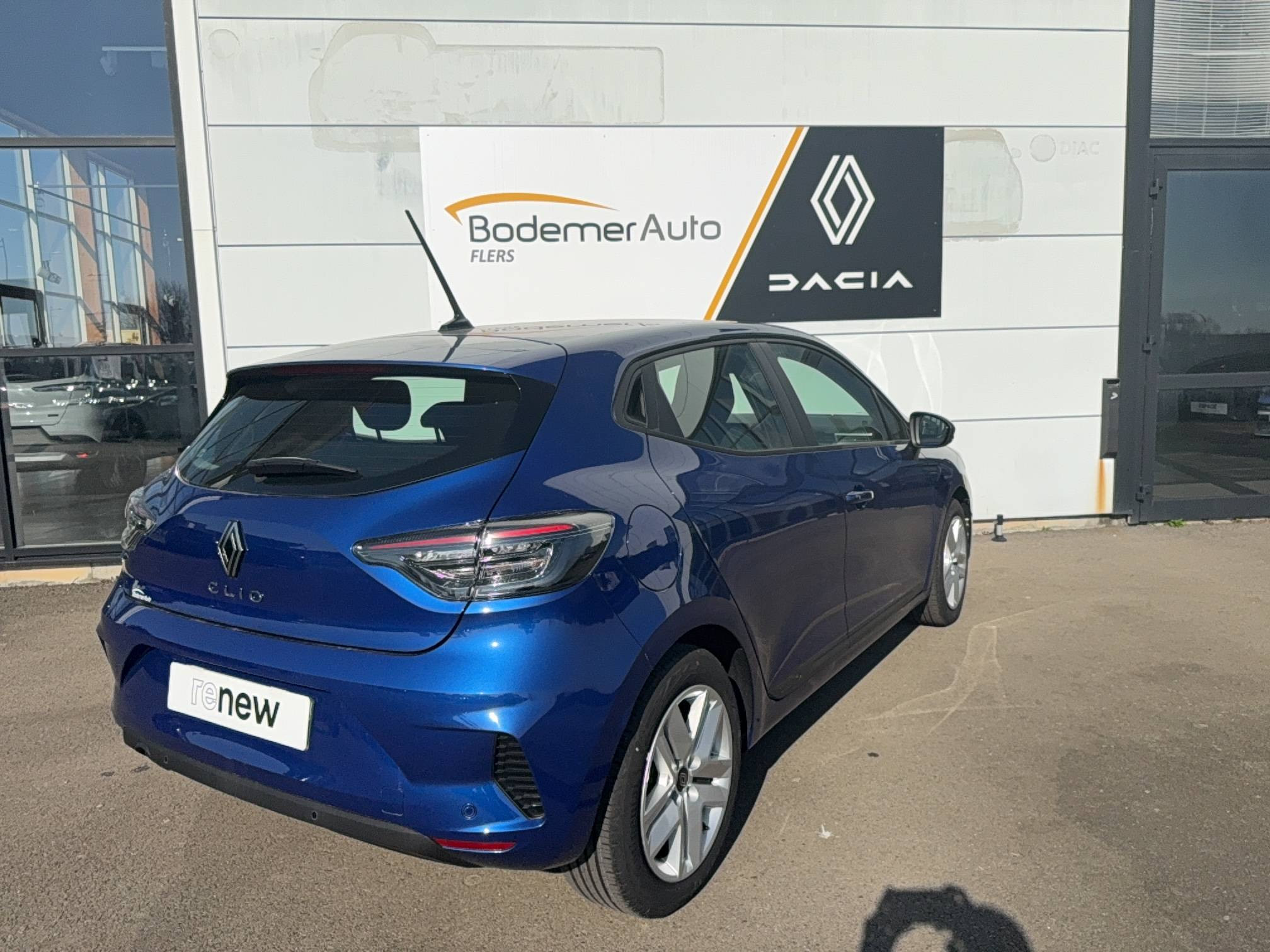 Vente en ligne Renault Clio 5 Clio Blue dCi 100 ch GSR2 au prix de 19 490 €