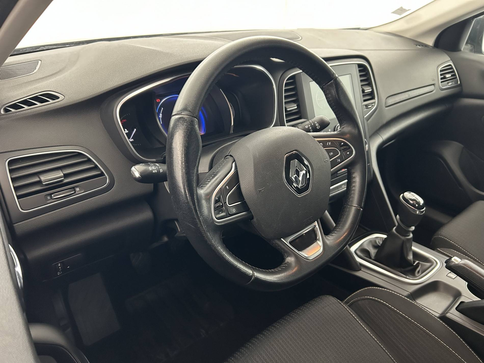 Vente en ligne Renault Megane 4 Estate Mégane IV Estate Blue dCi 95 au prix de 12 680 €