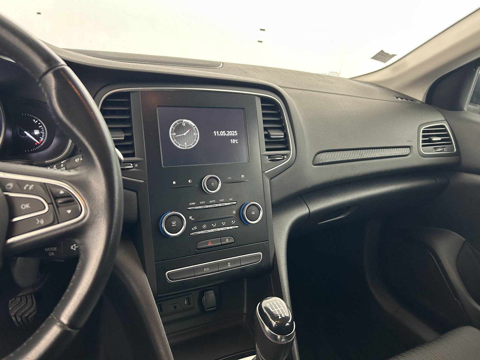 Vente en ligne Renault Megane 4 Estate Mégane IV Estate Blue dCi 95 au prix de 12 680 €