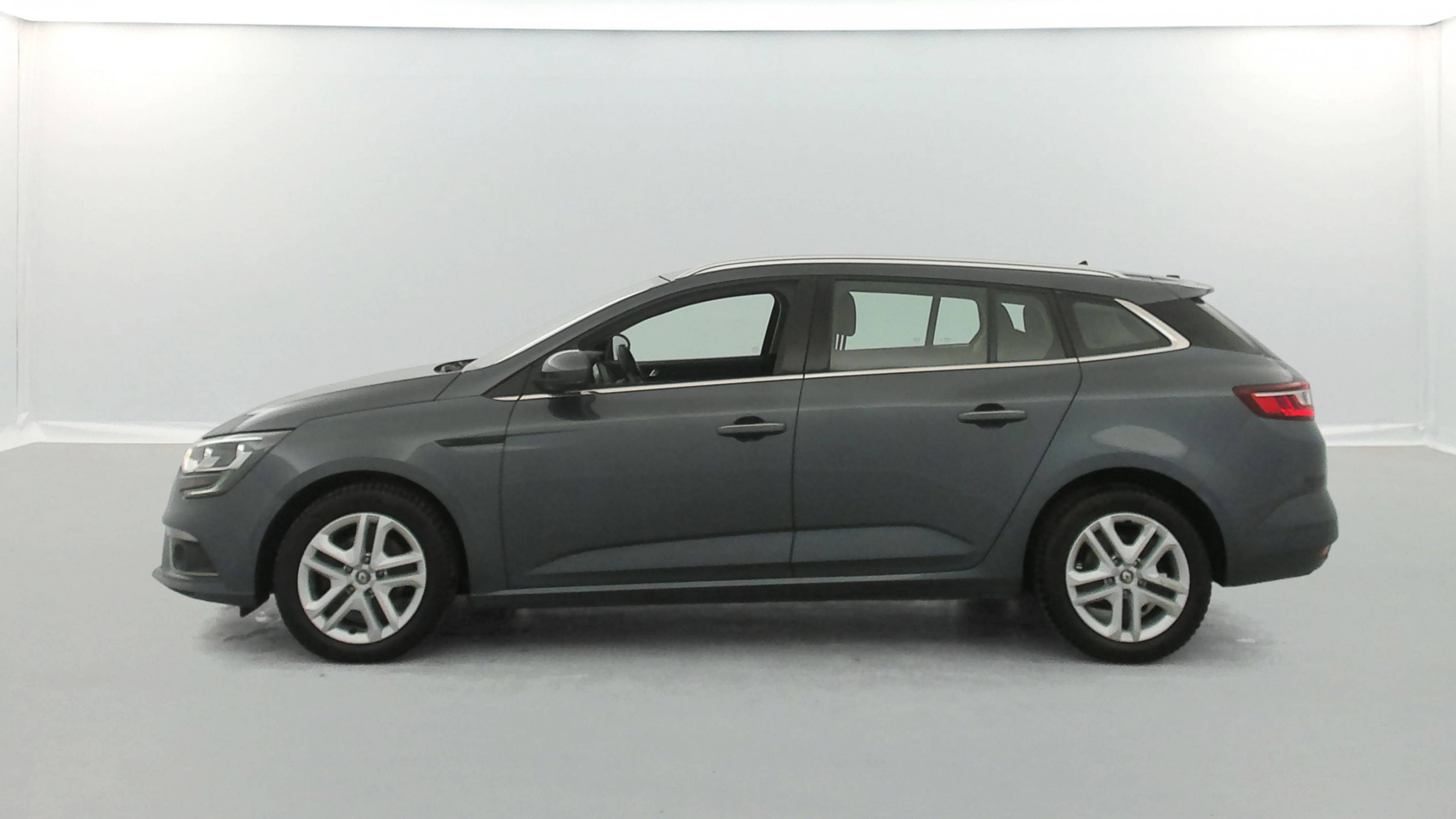 Vente en ligne Renault Megane 4 Estate Mégane IV Estate Blue dCi 95 au prix de 12 680 €