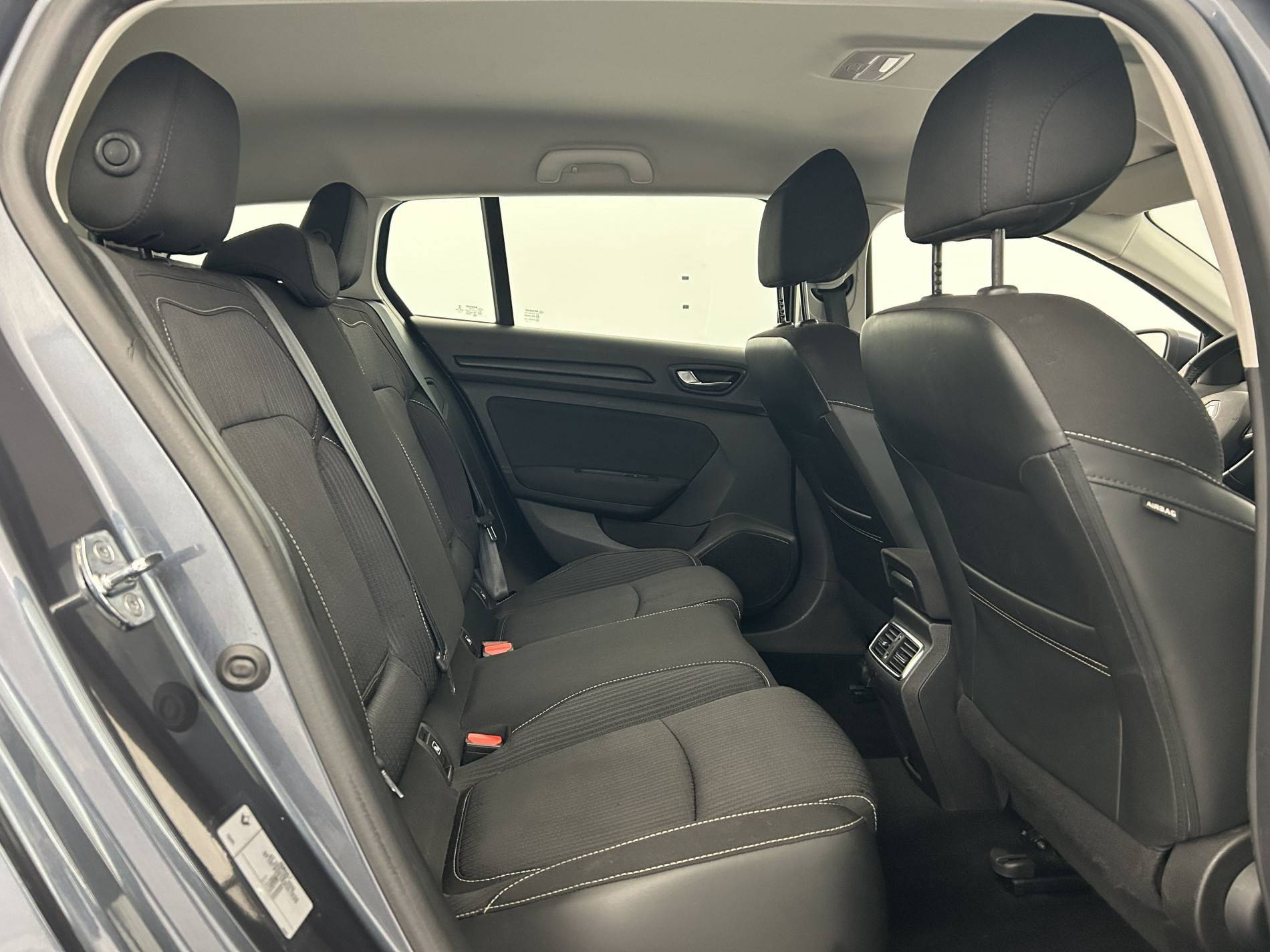 Vente en ligne Renault Megane 4 Estate Mégane IV Estate Blue dCi 95 au prix de 12 680 €