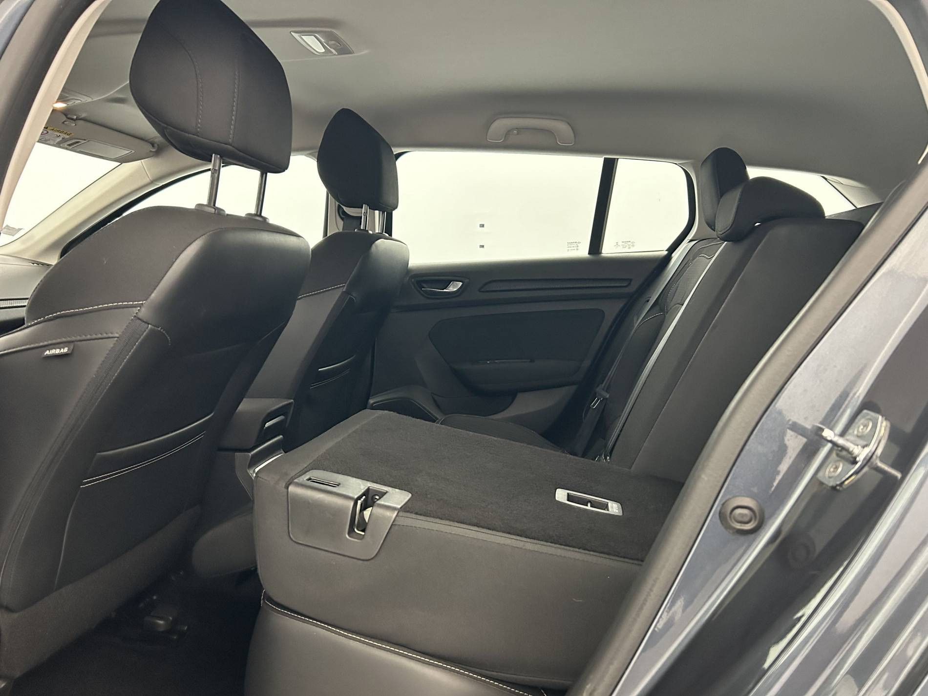 Vente en ligne Renault Megane 4 Estate Mégane IV Estate Blue dCi 95 au prix de 12 680 €