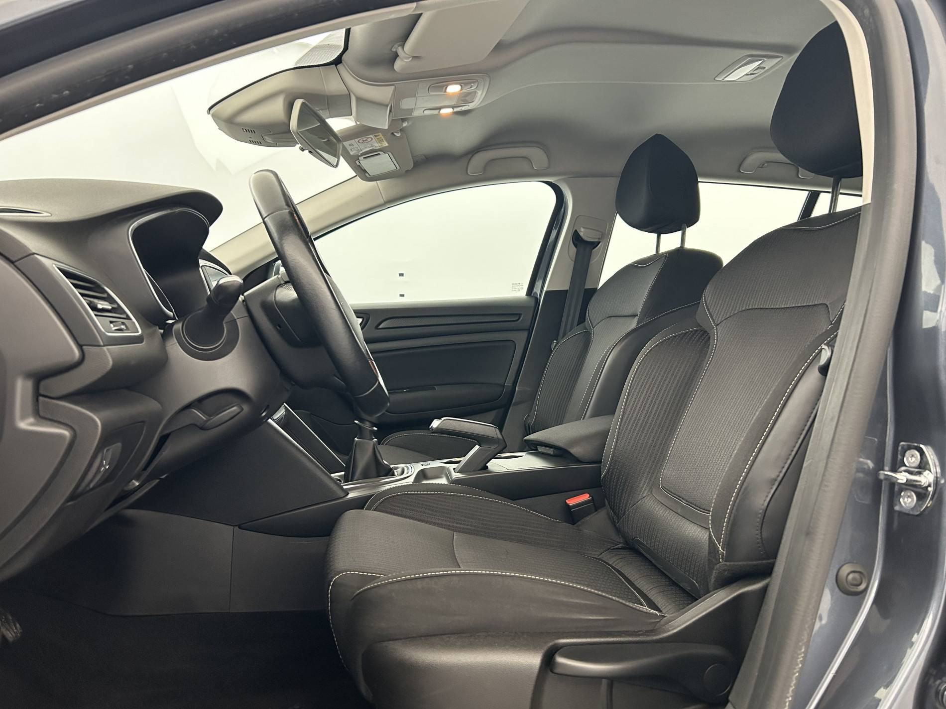 Vente en ligne Renault Megane 4 Estate Mégane IV Estate Blue dCi 95 au prix de 12 680 €