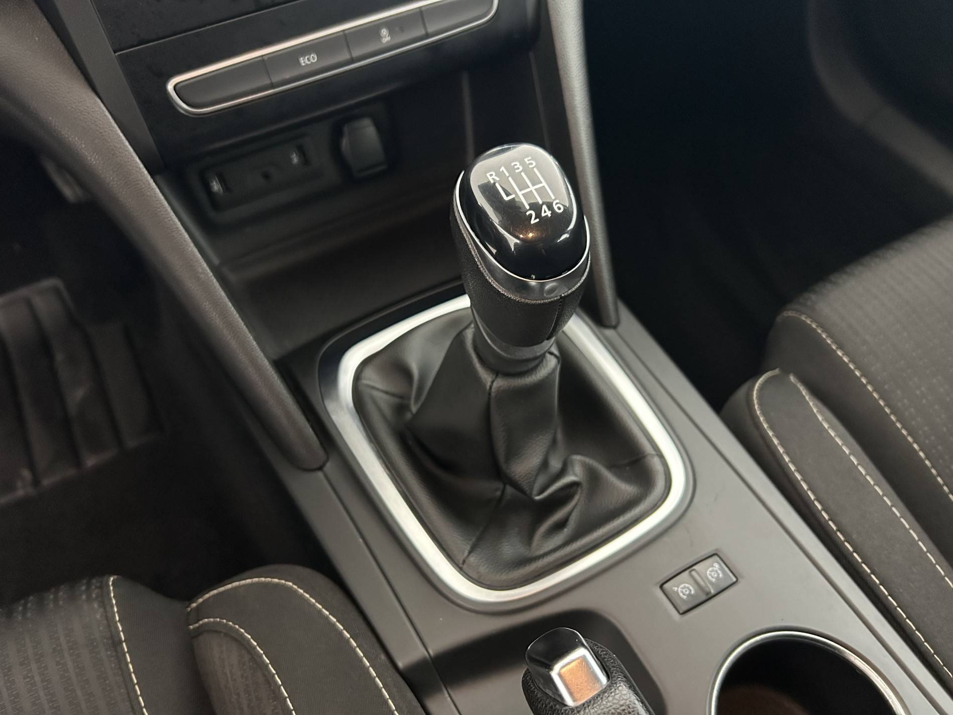 Vente en ligne Renault Megane 4 Estate Mégane IV Estate Blue dCi 95 au prix de 12 680 €