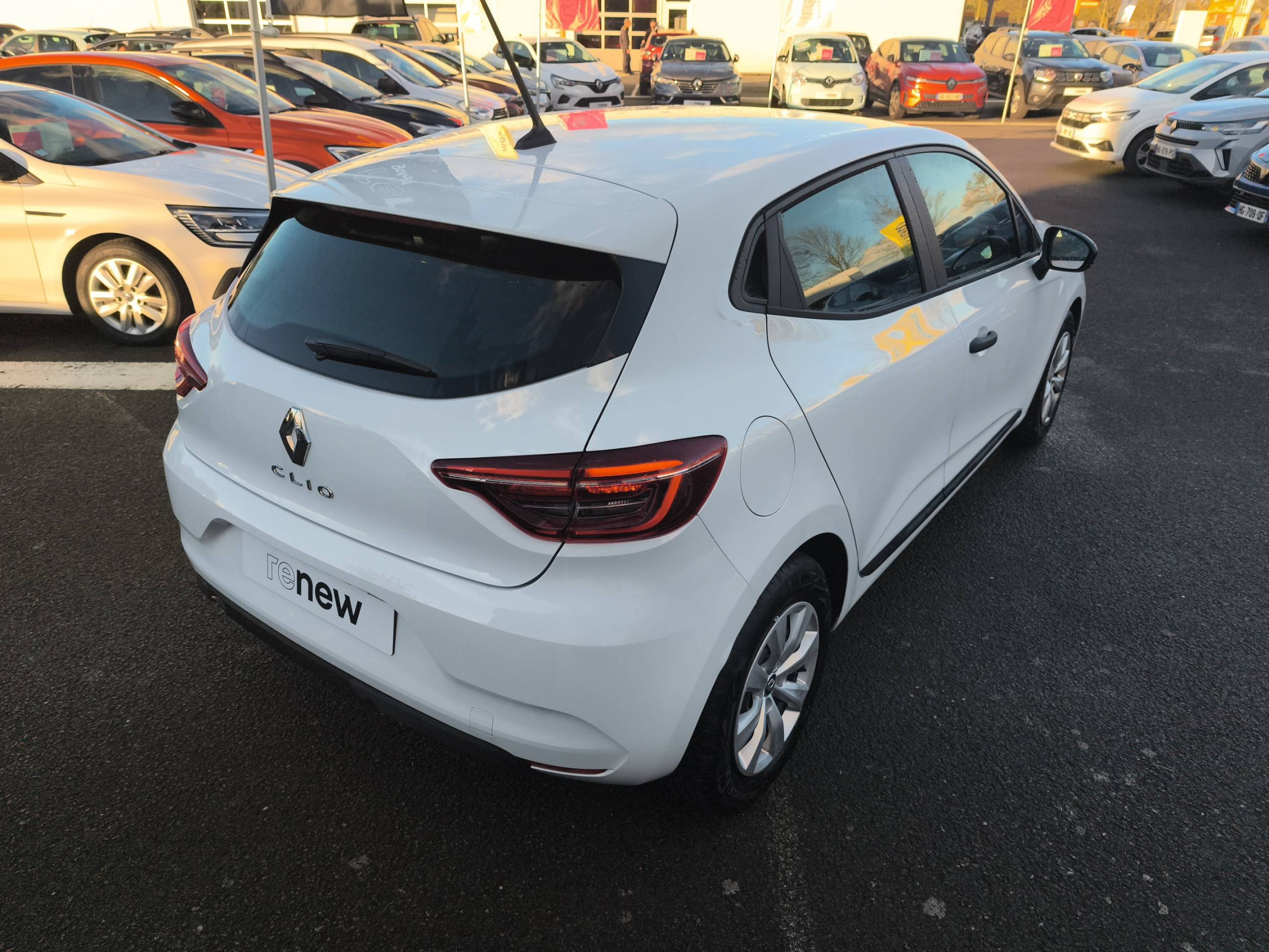 Vente en ligne Renault Clio 5 Clio SCe 65 au prix de 13 790 €