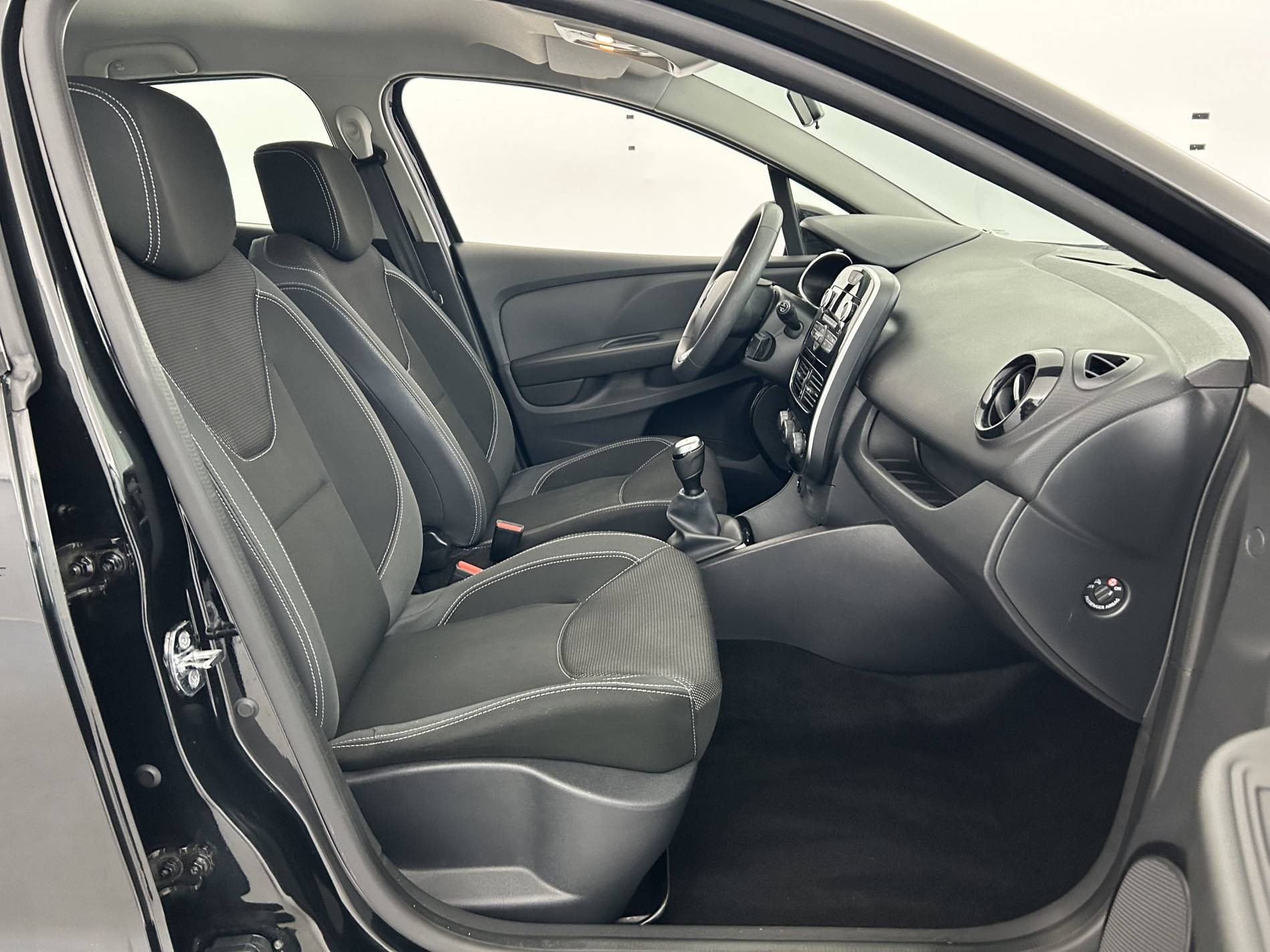 Vente en ligne Renault Clio 4 Clio TCe 90 E6C au prix de 10 890 €