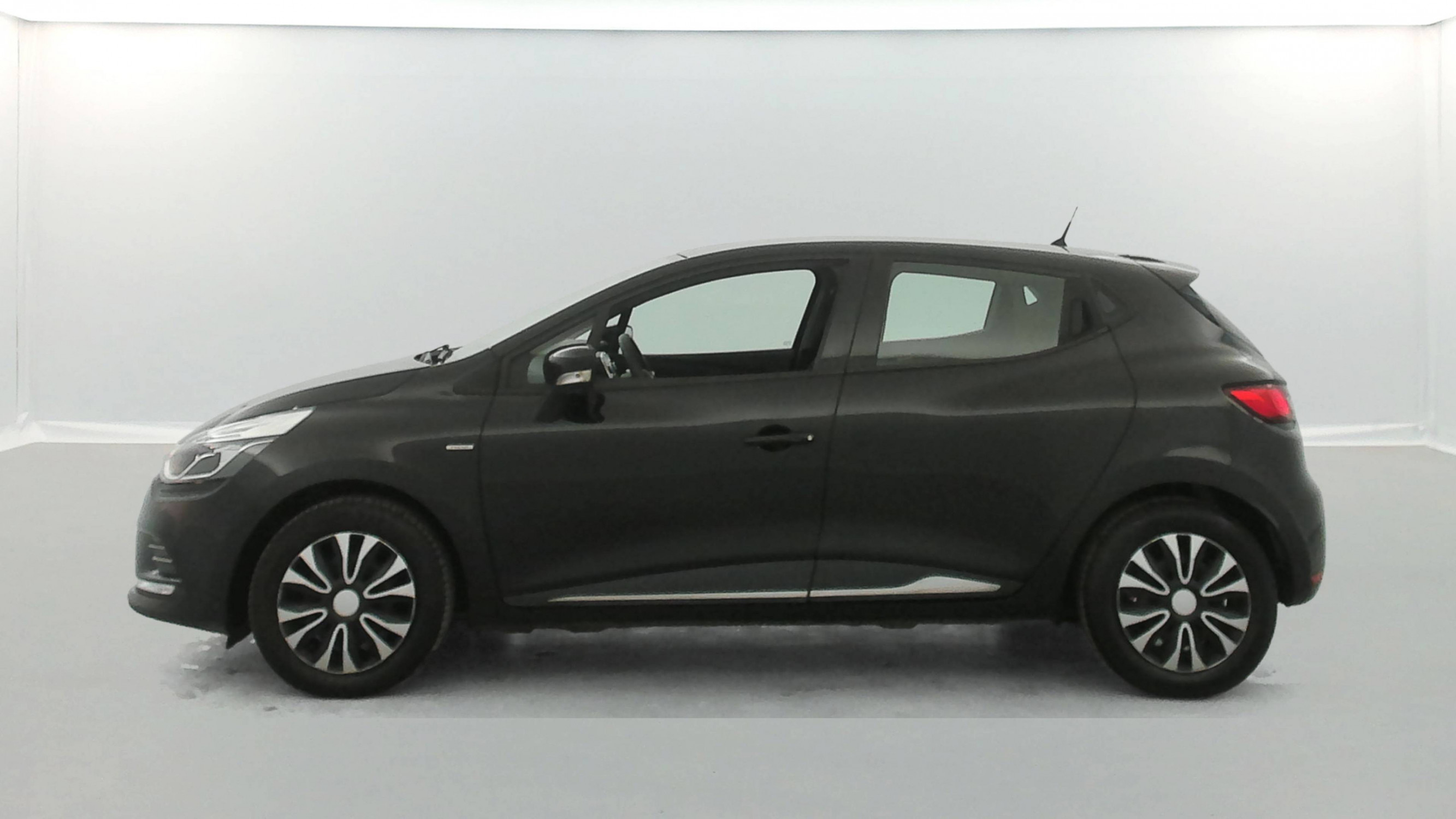 Vente en ligne Renault Clio 4 Clio TCe 90 E6C au prix de 10 890 €